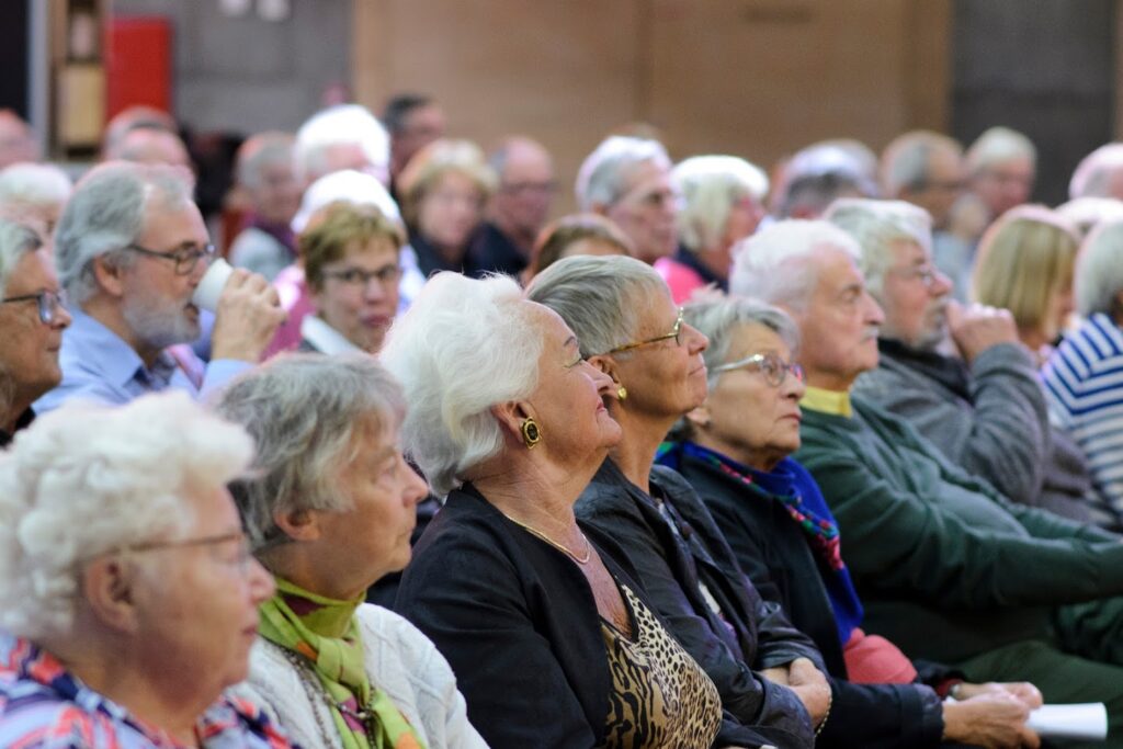 Medlemmerne_lytter_0